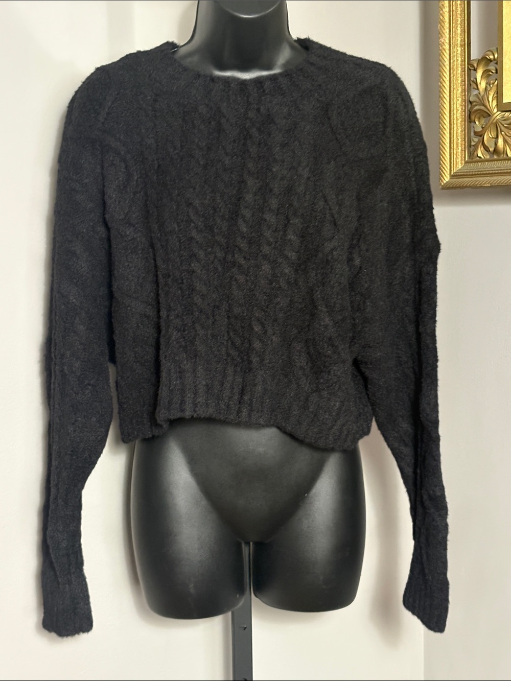 Aerie Medium Black Cable Knit Cropped Sweater Classic Cozy Style